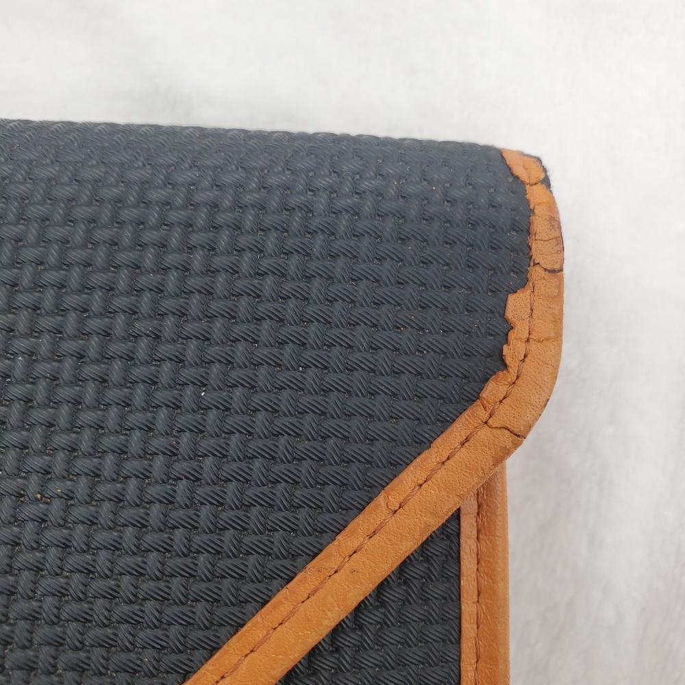 ♤♤ YSL Black and Tan Envelope Clutch with Logo - Picture 4 of 15